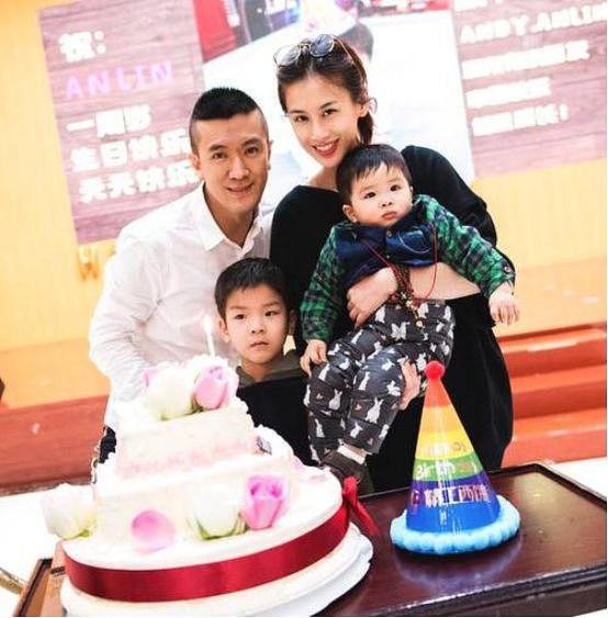 贾乃亮3任前女友现状！何洁二婚王子文婚姻成谜，她嫁豪门超幸福