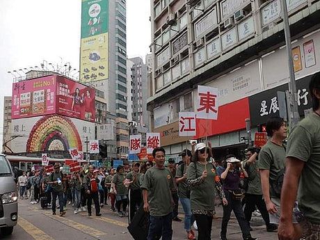 香港元朗再现反暴力游行 多地有示威者被殴（视频/组图） - 4