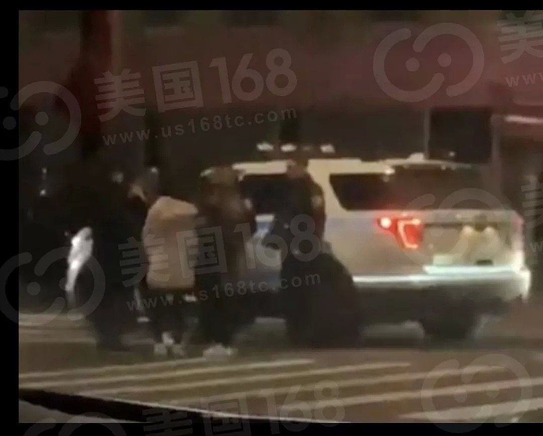 视频疯传！华裔女孩当街遭围殴！拳打脚踢、扇巴掌、脏话辱骂！多人鼓掌嬉笑 均来自华人家庭…（视频/组图） - 4