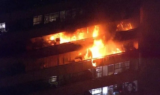 约克大学旁公寓突发惊魂大火！现场发现尸体，700多人被疏散！（组图） - 3