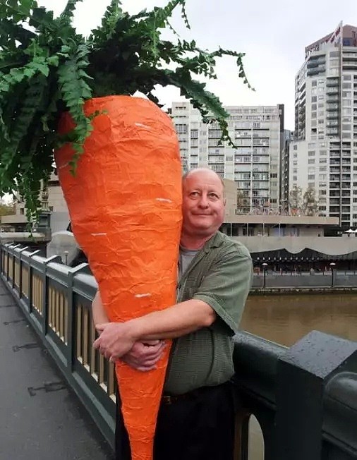 据说墨尔本这颗神奇胡萝卜，能让看到人的都笑起来 - 6