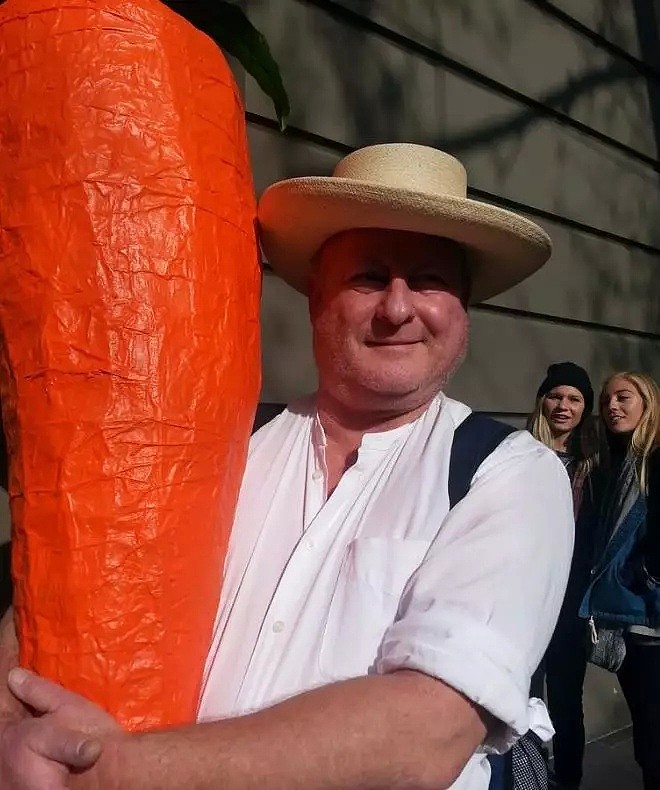 据说墨尔本这颗神奇胡萝卜，能让看到人的都笑起来 - 27