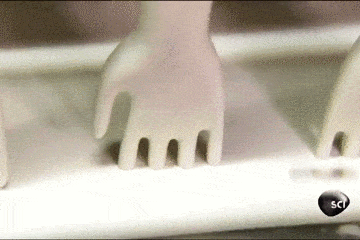 做个乳胶手套需要这么恐怖吗？过程像极了剁手现场