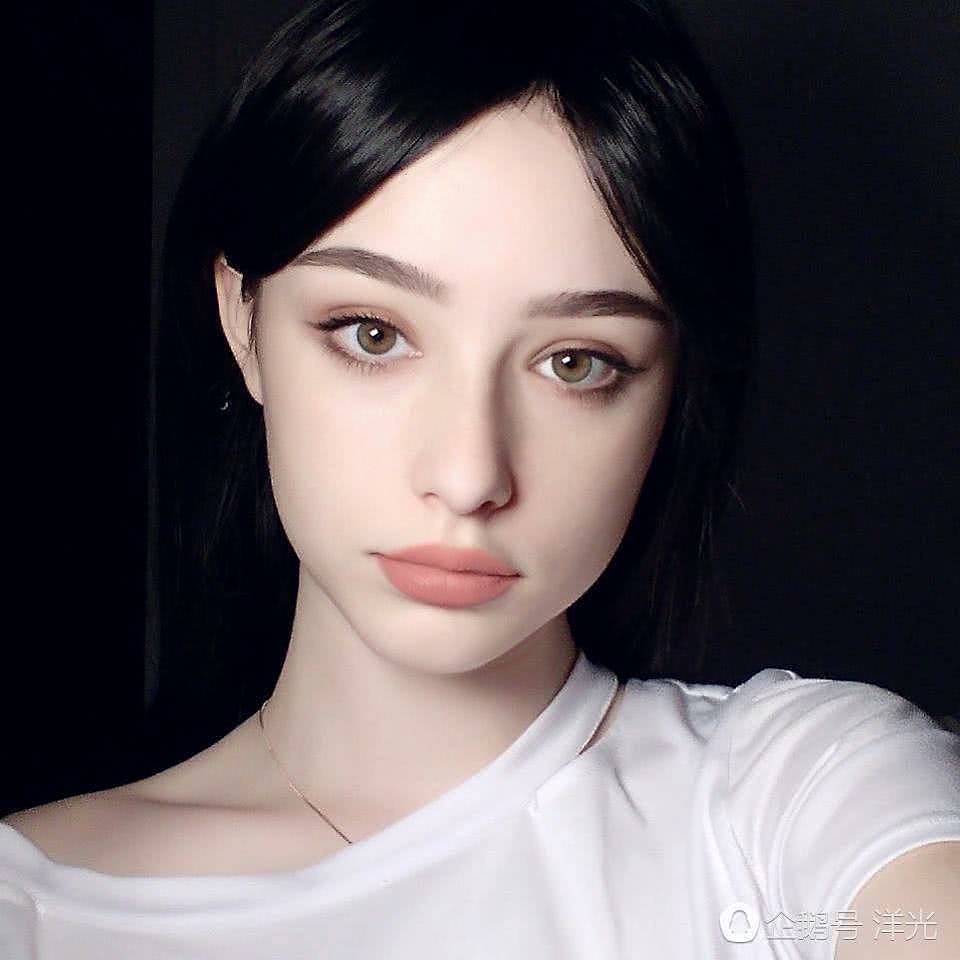 软妹：天使一般美丽的俄罗斯少女，她的面孔经得住任何角度的审视