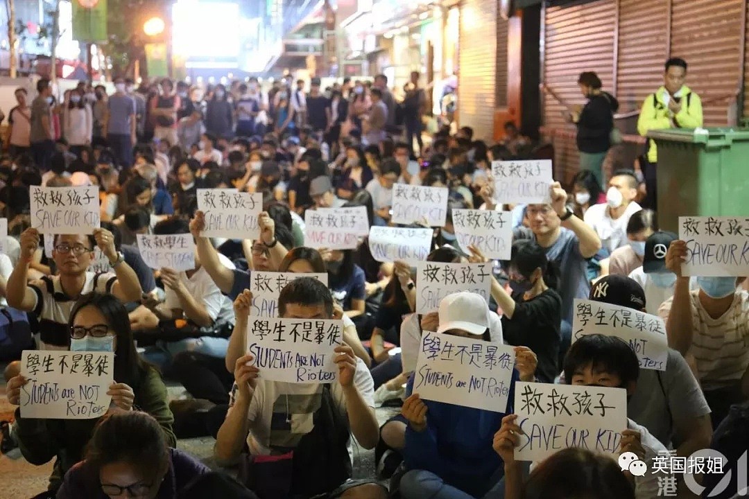 香港“暴徒”迷惑行为大赏！火烧自己、当街造饭、建造堡垒...（组图） - 16