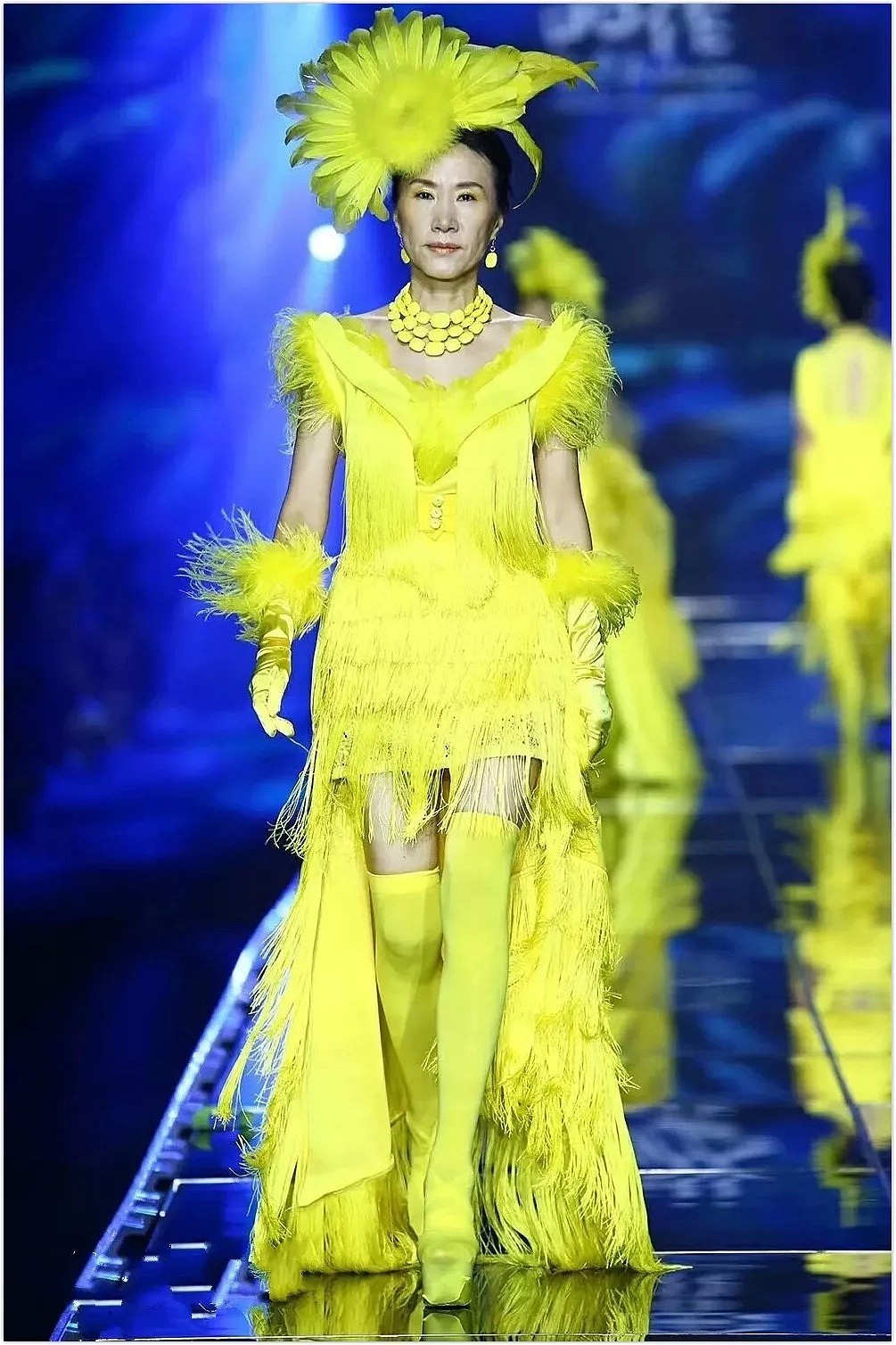 天朝国际时装周被英国Vogue官网讽刺：简直是土味设计的巅峰（组图） - 36