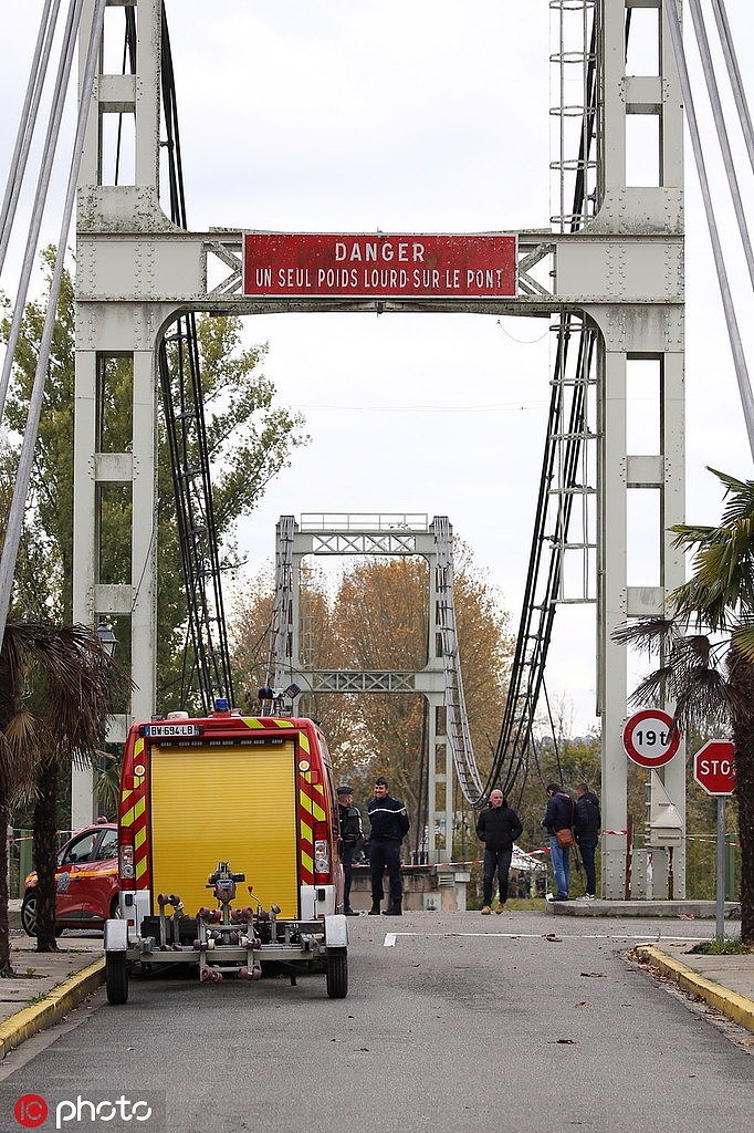 法国桥梁倒塌致2死，卡车超重31吨（组图） - 2