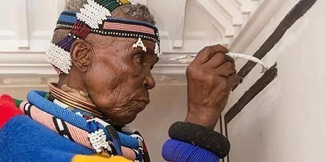84岁非洲农村老太两次征服宝马，一双神手引世界瞩目