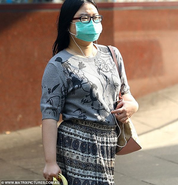 21277032-7712245-A_woman_wears_a_mask_on_the_way_to_work-a-19_1574367018157.jpg,0