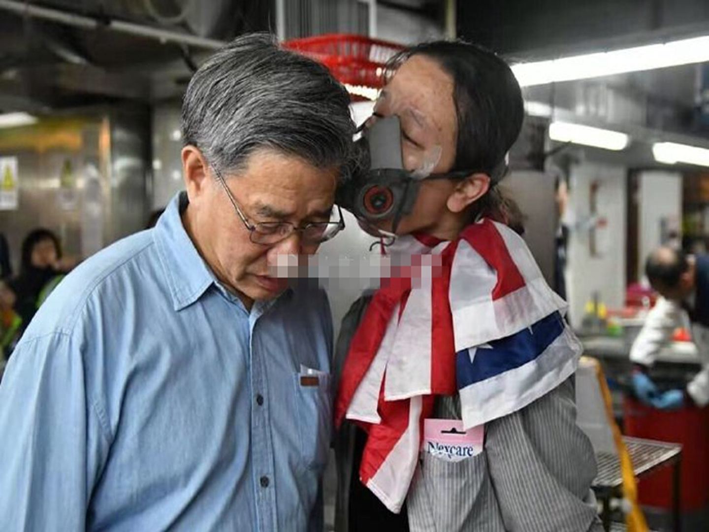 香港理大副校长应示威者要求，清理食堂厨余！（组图） - 1