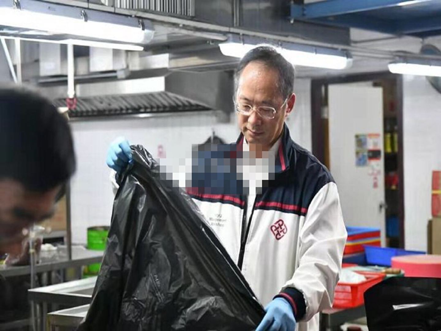 香港理大副校长应示威者要求，清理食堂厨余！（组图） - 3