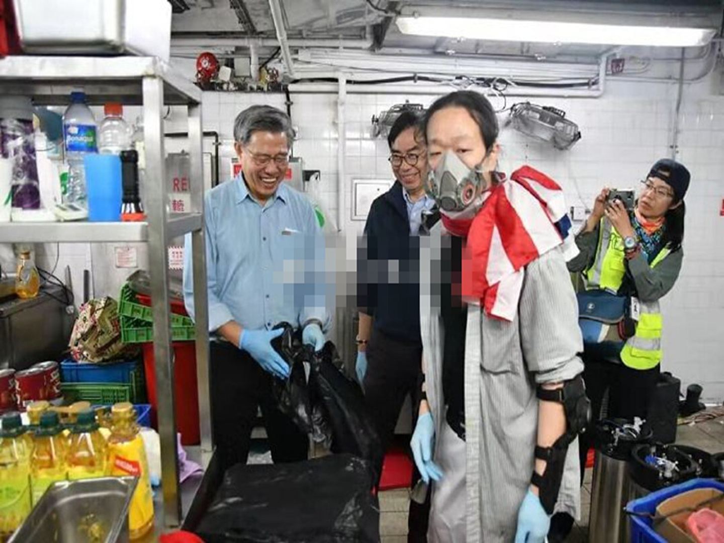 香港理大副校长应示威者要求，清理食堂厨余！（组图） - 4