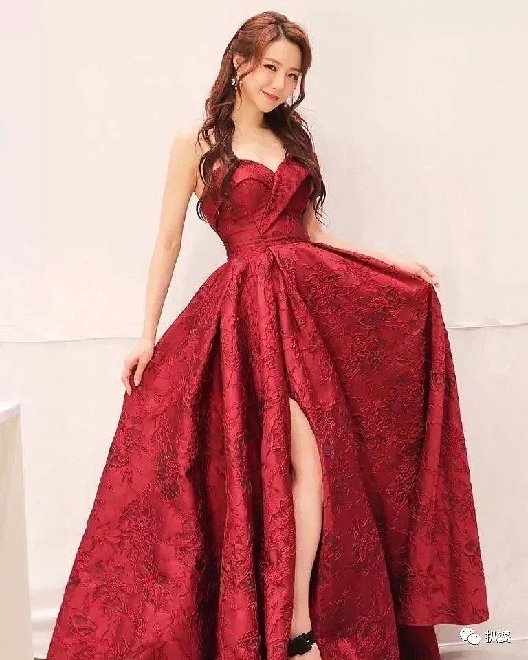 2019年度的TVB红毯，冻龄港女们比槽点满满的礼服有看头多了！（组图） - 9