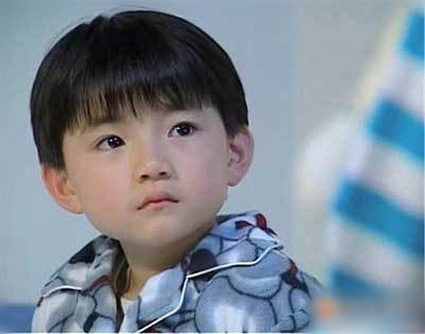8岁出道，12岁传出不雅照，21岁入狱，中国最作死的童星就是他了！（组图） - 1