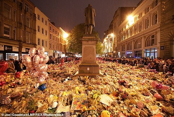21403520-7720047-Tributes_at_St_Anne_s_Square_in_Manchester_after_a_TAPT_based_bo-m-77_1574603673627.jpg,0