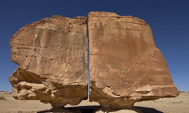 难倒科学家！神秘的远古巨石阿纳斯拉，裂缝之谜至今未解
