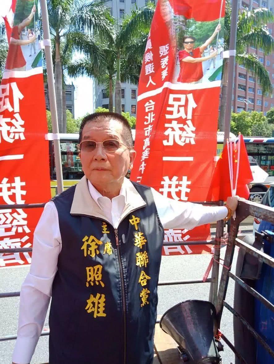 台湾黑社会老大隐退多年后突然扛起五星红旗，携数万门徒对抗“台独”...（组图） - 7