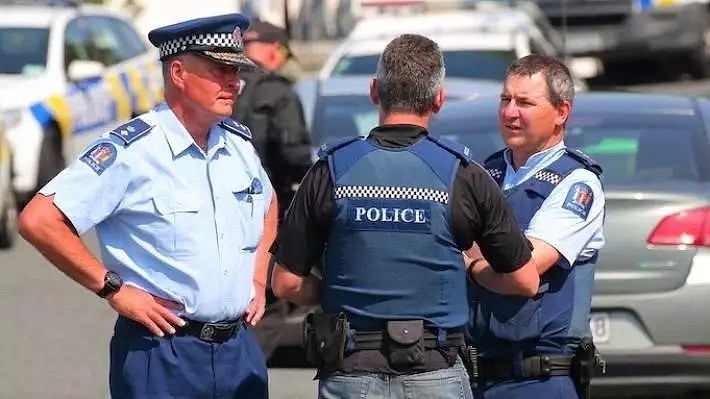 新西兰突发人质劫持事件！男子劫了3名孩子，与警方对峙了15小时（组图） - 1
