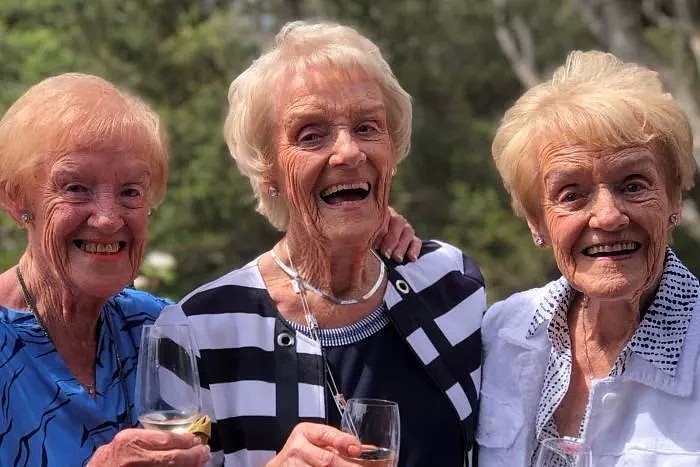 澳洲最长寿三姐妹90岁庆生！她们分享长寿秘诀，其中竟然包括饮酒？ - 1