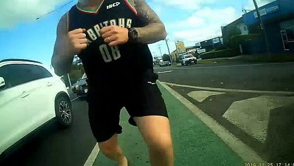 路怒症犯了！澳自行车骑者被暴打，推倒在地，吁：多些尊重！（视频/组图） - 1