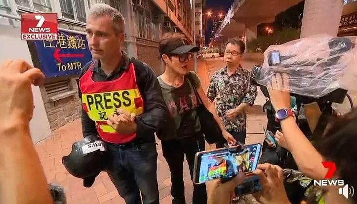 观察者网：澳媒记者一出手，香港暴徒就死亡威胁（组图） - 2