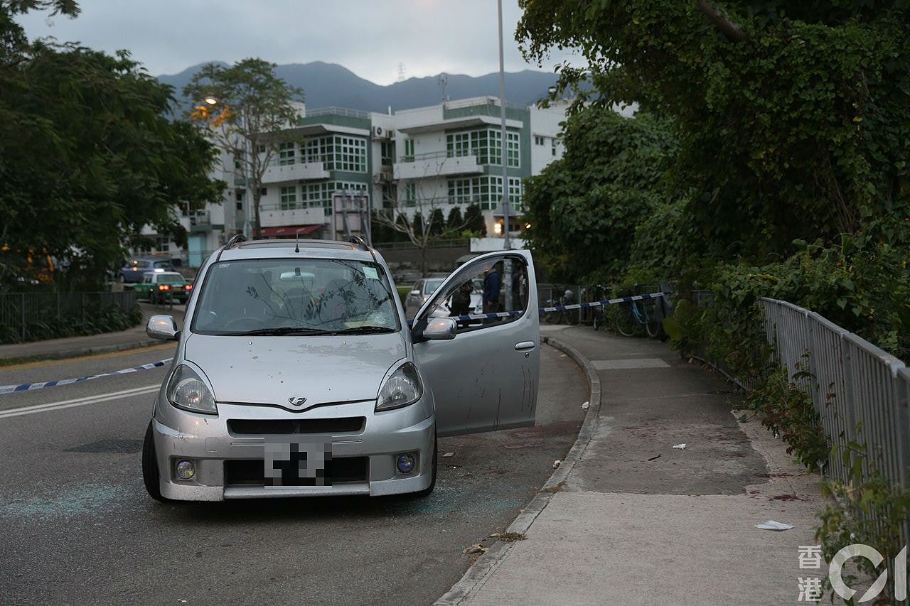 香港又发生砍人案件！两男子驾车遭遇抢劫双双中刀，血流一地惨不忍睹！（组图） - 4