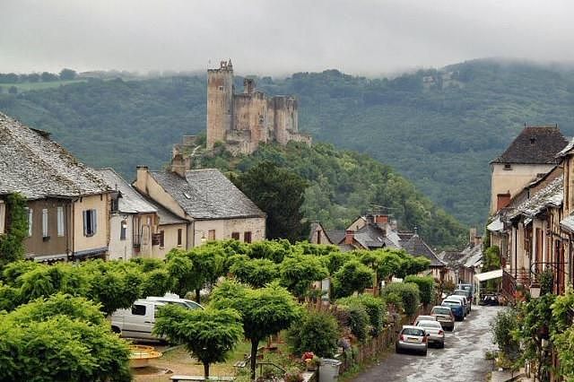 法国一绝美小镇：一年接待十几万游客地表被踩塌