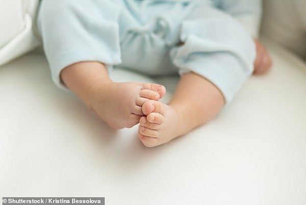 21553262-7732855-A_father_broke_his_four_month_old_baby_s_leg_while_trying_to_mak-a-1_1574893827825.jpg,0