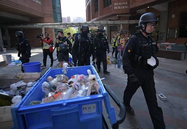 封锁12天后，香港警方进入理大校园
