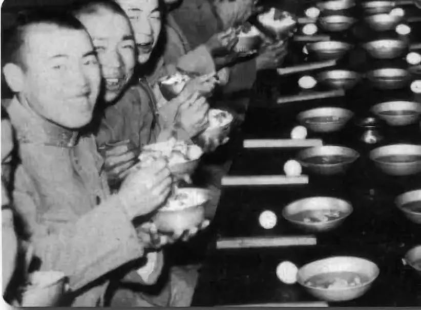 男女学生全裸上课 二战时期日本民众有多惨（组图） - 2