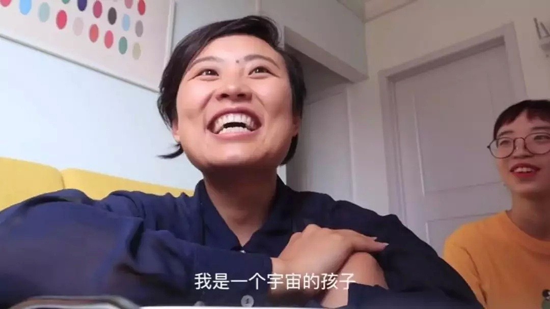 被鲨鱼追杀，在荒岛求生，中国姑娘外网爆火：这样的30岁我也想要（视频/组图） - 28
