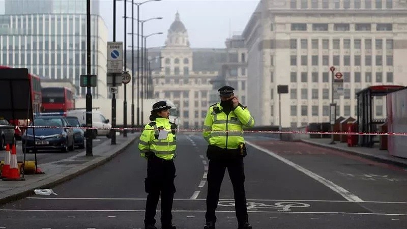 伦敦恐怖袭击后凶手背景被曝光，英国民众愤怒：为什么要放他出来！（组图） - 14
