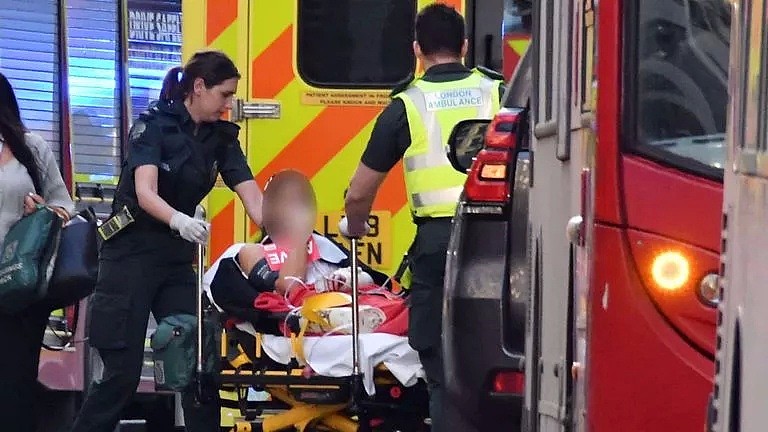 伦敦恐怖袭击后凶手背景被曝光，英国民众愤怒：为什么要放他出来！（组图） - 21