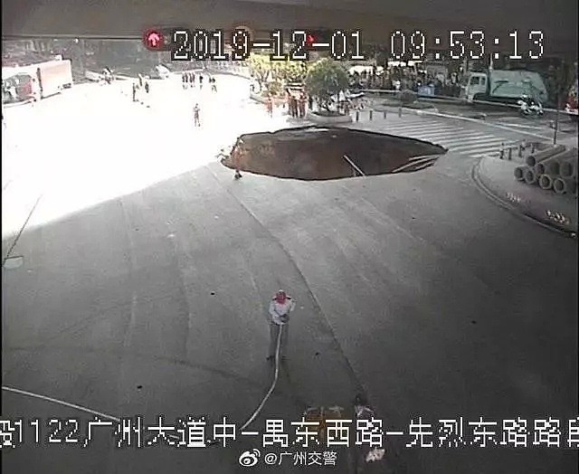 广州突发路面塌陷！父子随车不幸掉入，孩子刚满月准备过年办婚礼（视频/组图） - 1