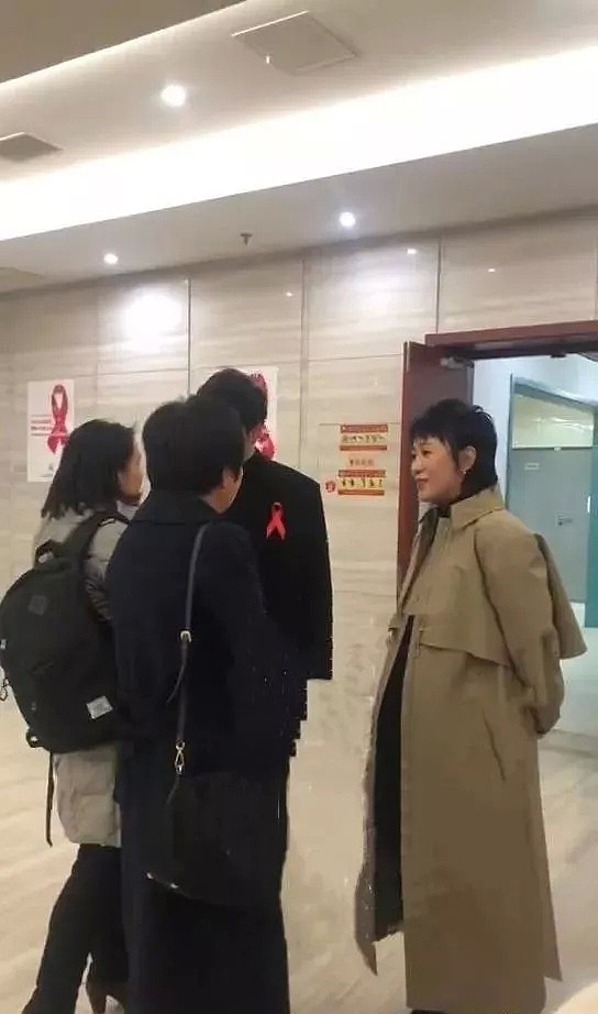 官宣怀孕！演技女王下嫁小11岁小鲜肉，肚子大得藏不住了...（组图） - 1