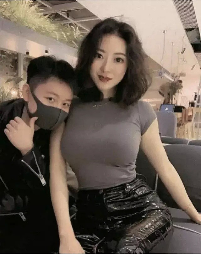 因刘强东事件走红的蒋聘婷，如今生活奢侈，身材更是惊艳绝妙...（组图） - 5