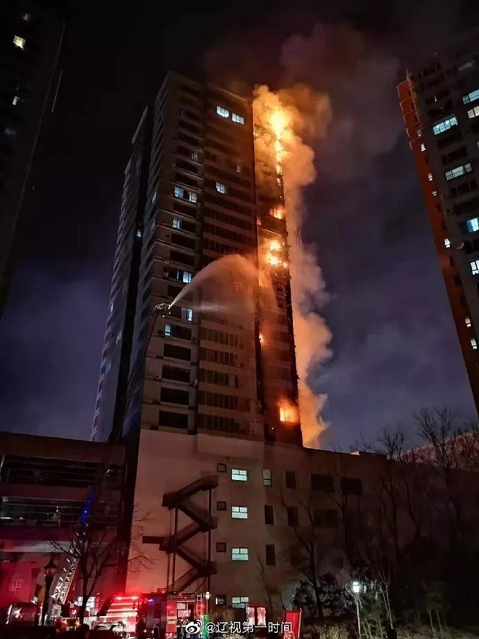 惊! 高层公寓突发大火 居民从23楼光身逃命 场面恐怖如同911现场（视频/组图） - 6