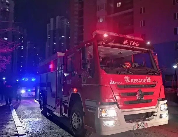 惊! 高层公寓突发大火 居民从23楼光身逃命 场面恐怖如同911现场（视频/组图） - 8