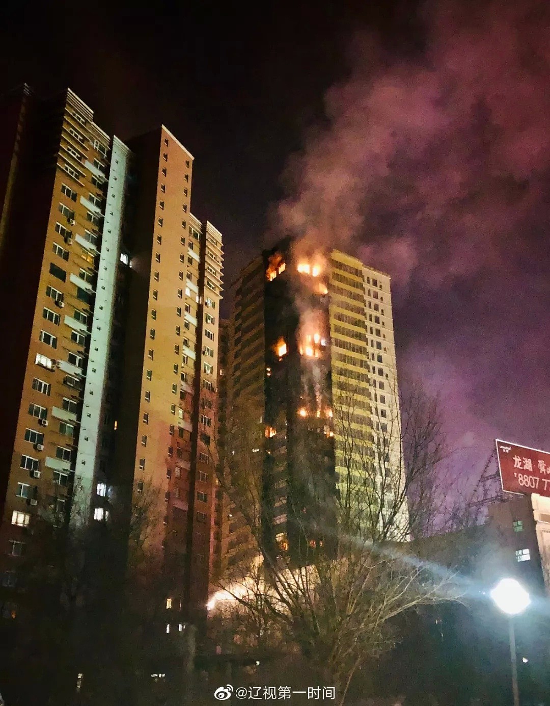 惊! 高层公寓突发大火 居民从23楼光身逃命 场面恐怖如同911现场（视频/组图） - 10