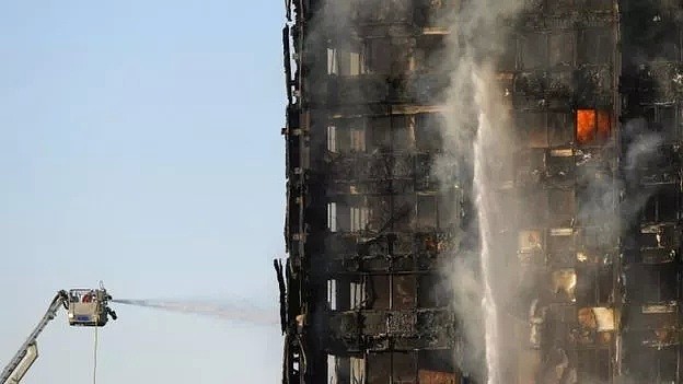 惊! 高层公寓突发大火 居民从23楼光身逃命 场面恐怖如同911现场（视频/组图） - 15