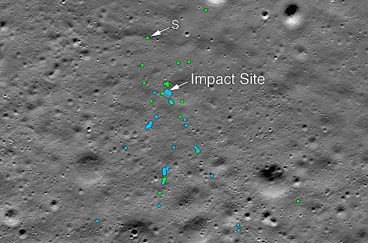 绿点是碎片，蓝点是土壤的搅动（图源：NASA）