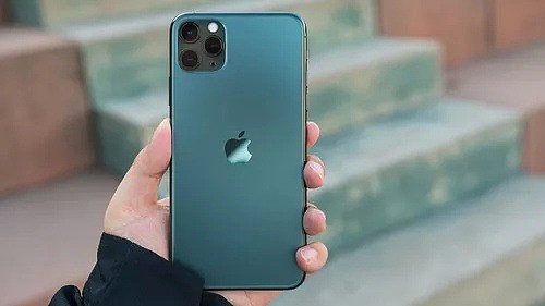 每年两次发布新iPhone，苹果或将调整手机发行策略 - 1