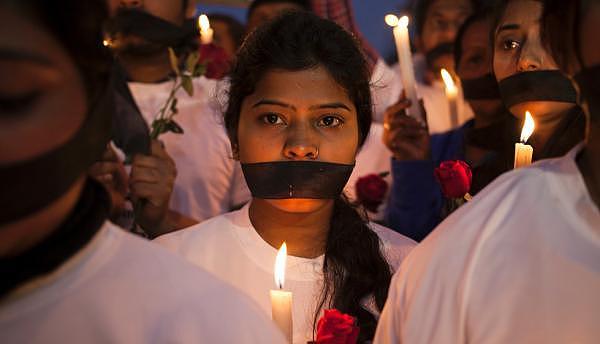 震惊世界的强奸案一桩接一桩 是什么让印度强奸猖獗？