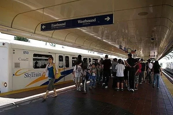 惊悚! 温哥华一车站有人卧轨自杀 惨遭碾压！现场图曝光（组图） - 8
