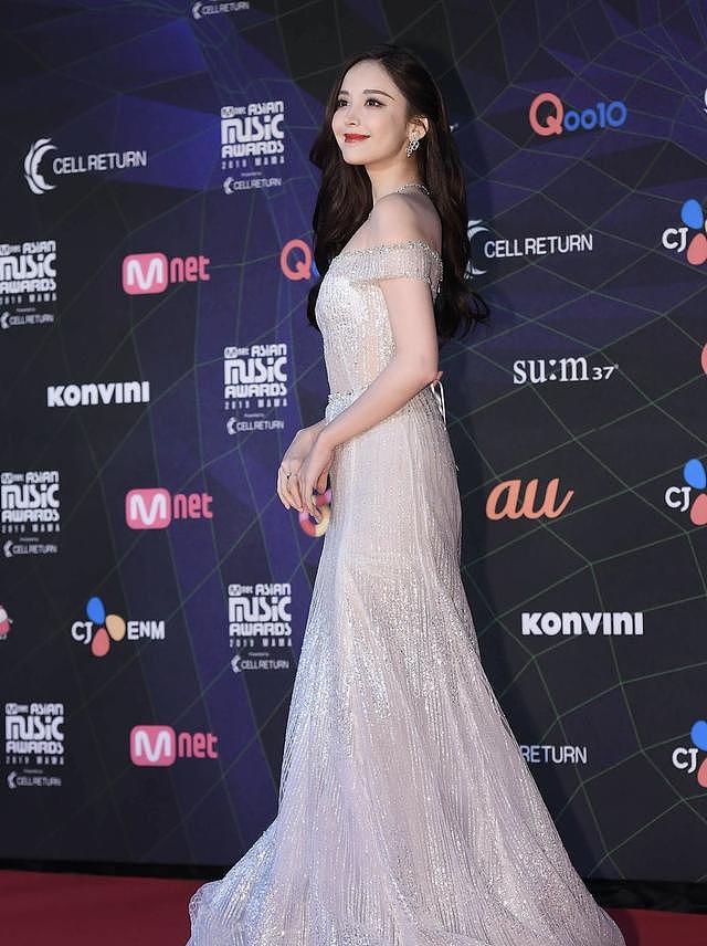 古力娜扎的美貌震惊韩国，直接爆红，来看看韩国网友如何评价
