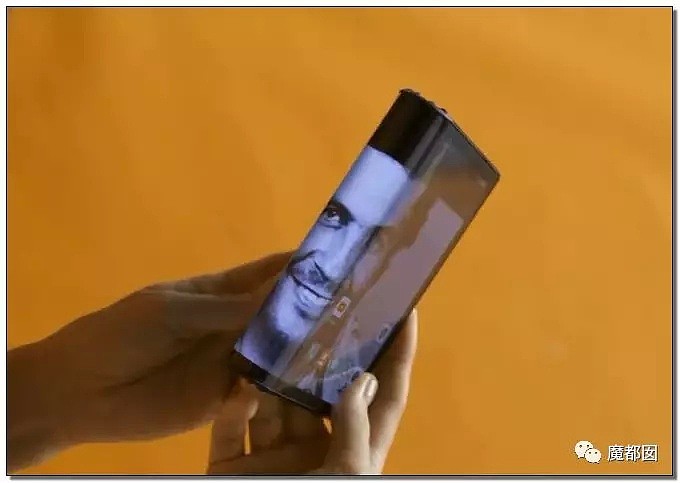 全裸宣传！南美毒枭家族推出低价折叠屏手机，惊爆全球！（组图） - 40