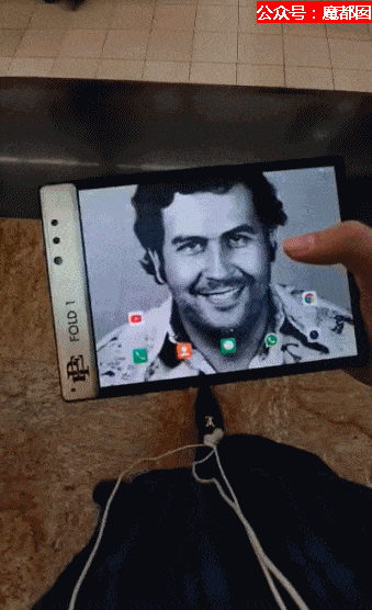 全裸宣传！南美毒枭家族推出低价折叠屏手机，惊爆全球！（组图） - 52