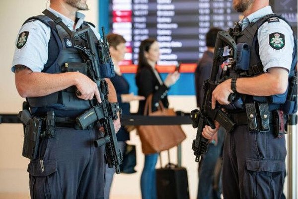 澳机场加大警力巡逻，保证安全，内政部长：恐怖威胁仍存，保持高度警惕！（组图） - 1