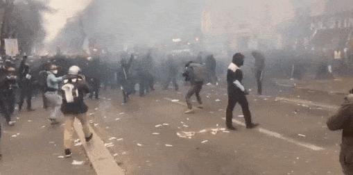 法国“黑色周四”：天太冷，示威者火烧红绿灯取暖！巴黎交通瘫痪还将继续（组图） - 12