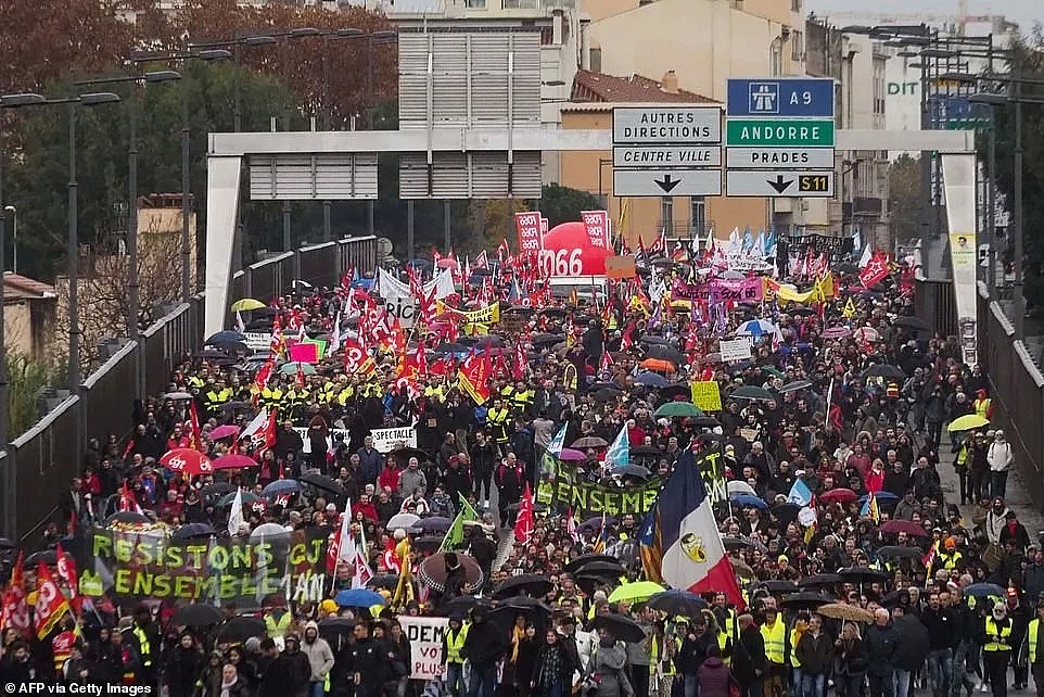 突发! 法国沦陷! 150万人罢工 全国瞬间瘫痪 各大景点全关 中国游客哭惨！（组图） - 5